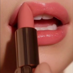 Meet your Posher, Edith